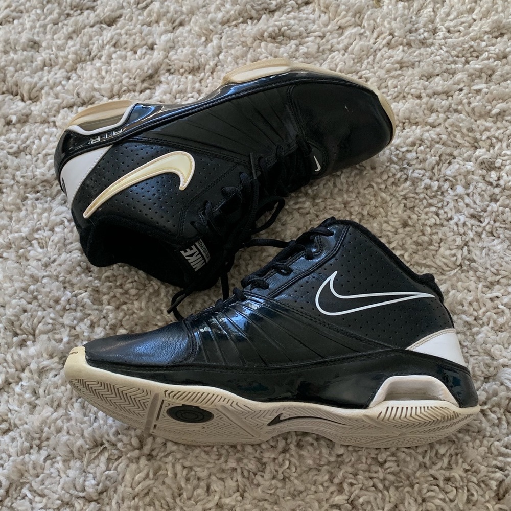 Women’s Nike Air Visi Pro 2 Sneakers